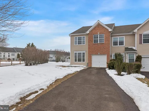 711 Bayonet Ct, Collegeville, PA 19426
