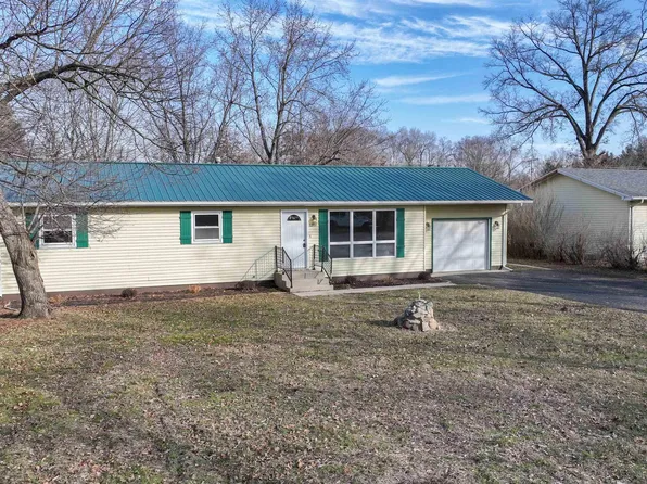 1201 E Lake St, Knox, IN 46534