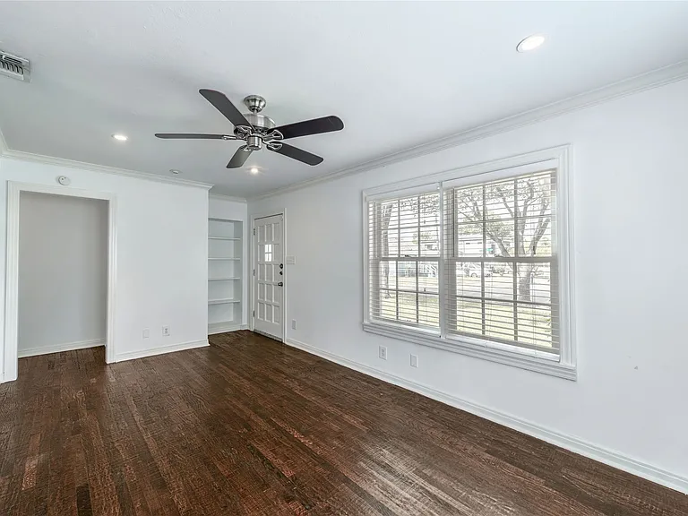 7302 Kenwell St — Photo 18