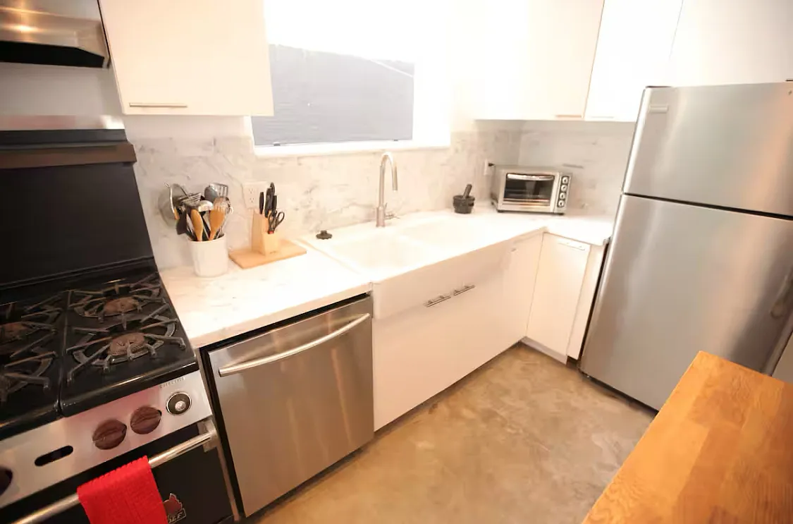 533 Vernon Ave — Photo 3