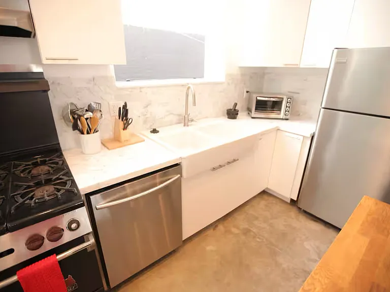 533 Vernon Ave #D — Photo 3