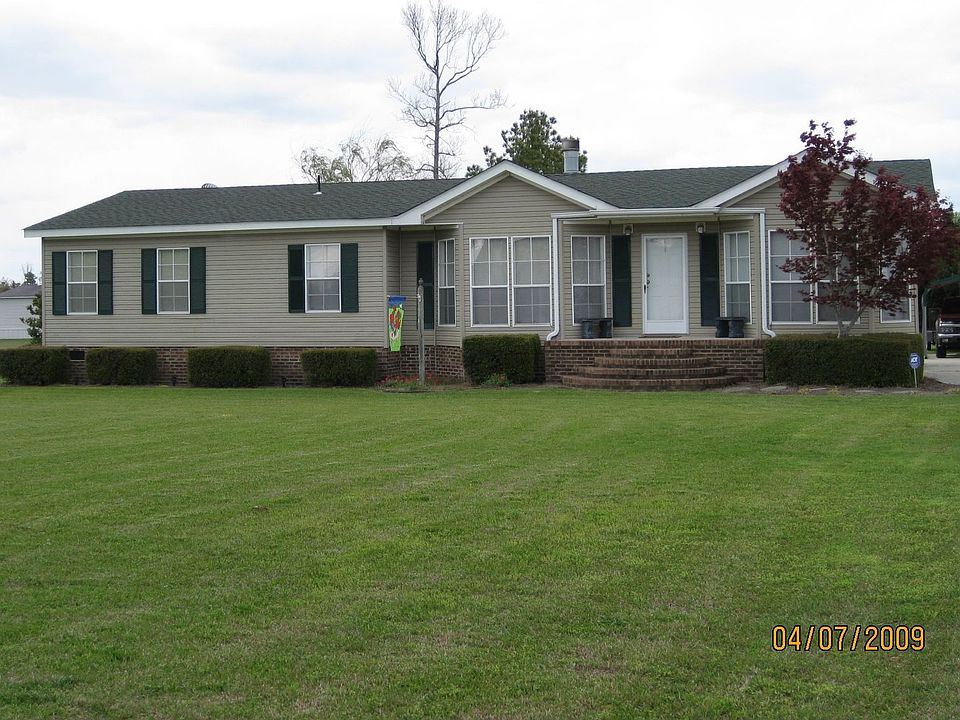 Great home located in peaceful country setting!!