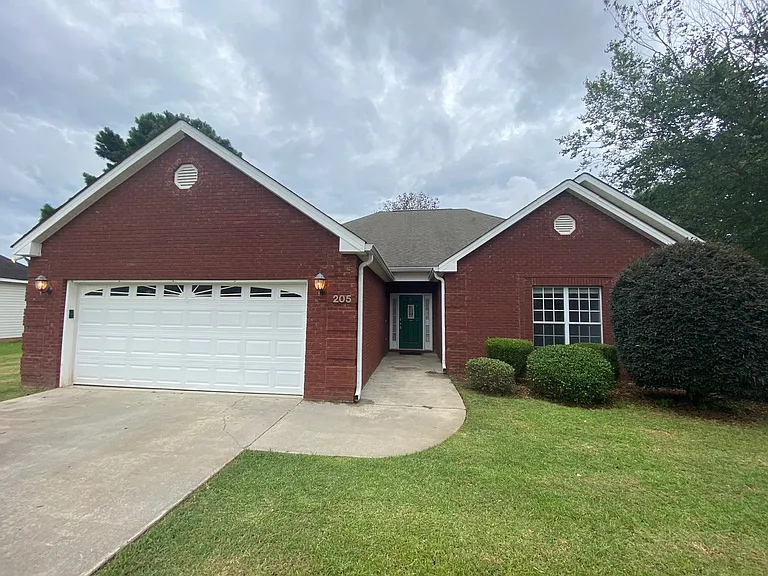 205 Drayton Ct — Photo 1