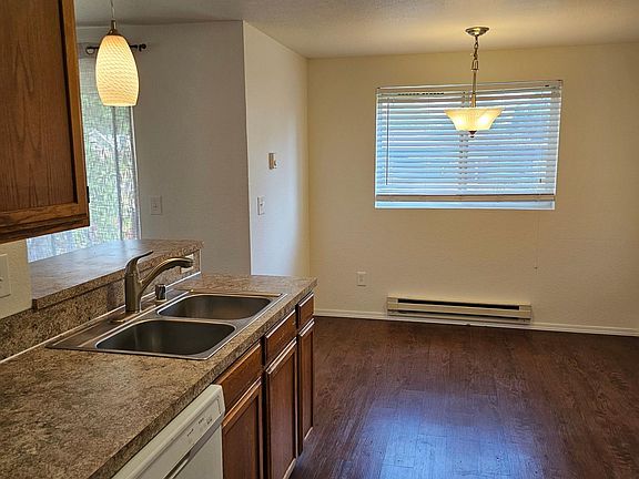 4th image of 713 S Gold St #713