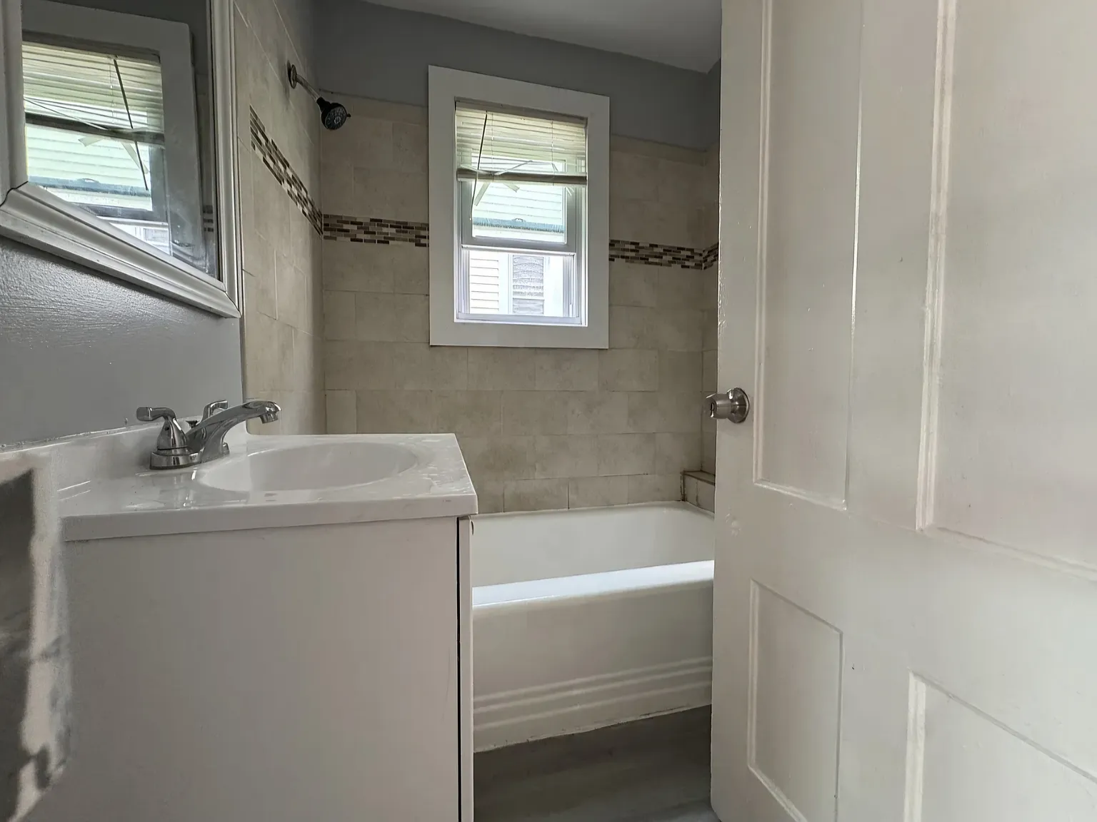 3 bed, 1000 sqft, $1,750 — Photo 4