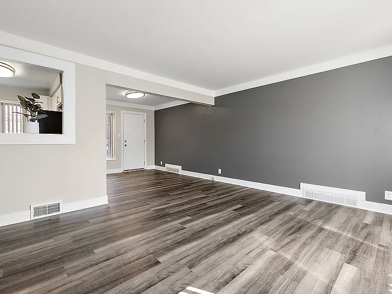 Oak Park Manor Apartments & Townhomes — Photo 12