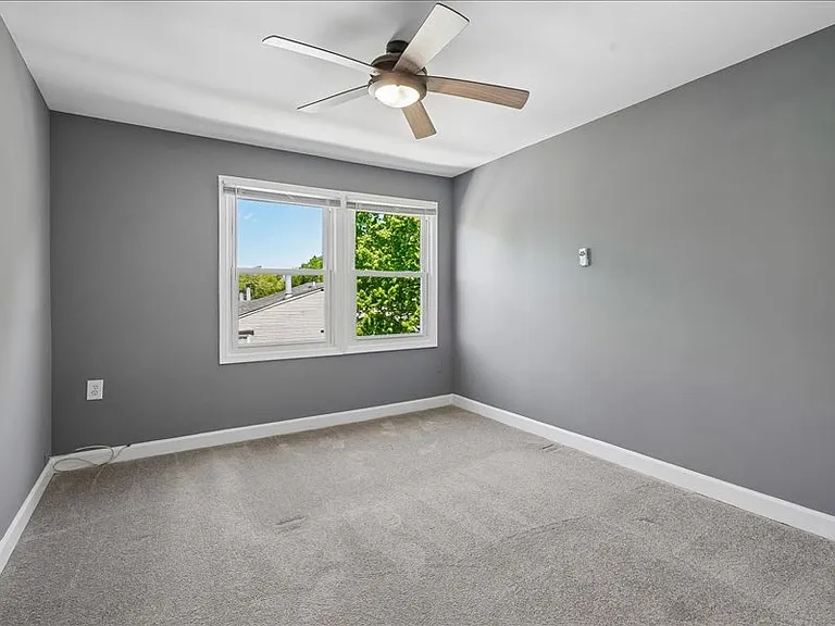 12123 Salemtown Dr — Photo 17
