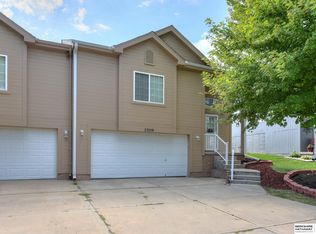 17159 Manderson St, Omaha, NE 68116