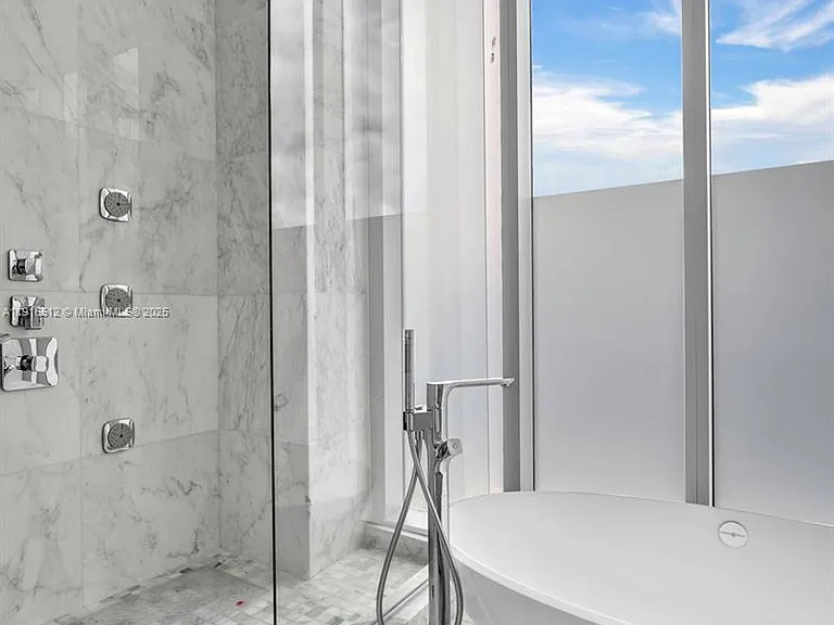9501 Collins Ave #1 — Photo 38