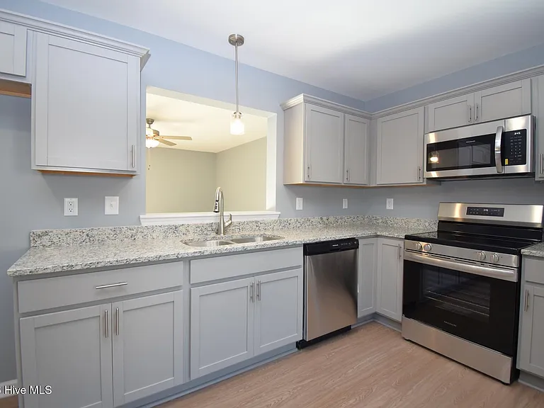 1227 Masters Ln #A — Photo 2