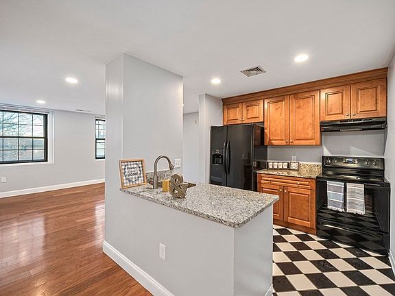 3rd image of 10 Weston Ave APT 325