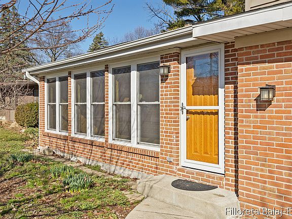 3rd image of 5023 Creekview Dr SE