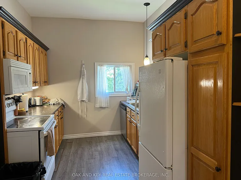 18 Isabel St #A — Photo 10