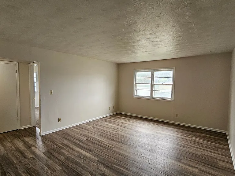 4844 Taylor St — Photo 10