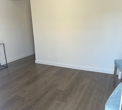 5th image of 130 E Colorado Blvd
