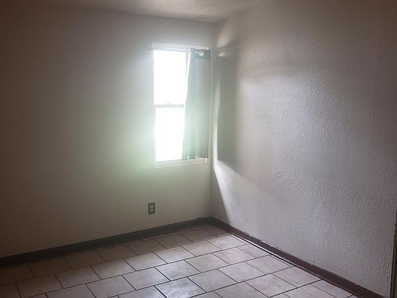 3rd image of 2824 E 45th Pl S