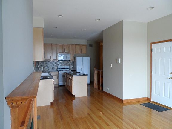 3rd image of 1954 W Diversey Pkwy #1W