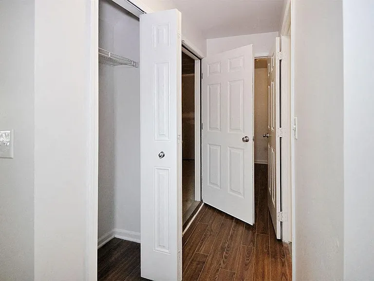 Stonehaven Apartments — Photo 19