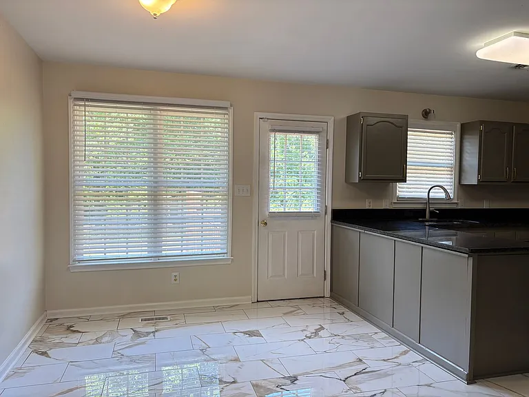 6401 Friendship Ledford Rd — Photo 4