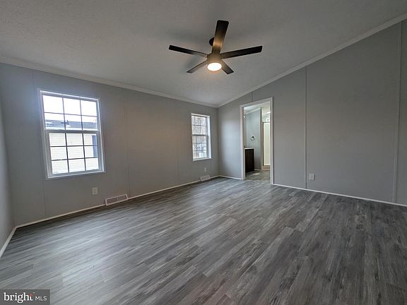 4th image of 227 Poclain Rd