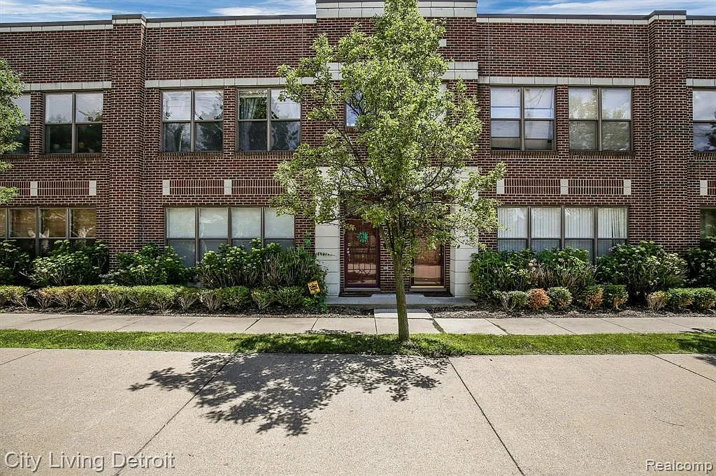 68 W Bethune St #41 photo 1
