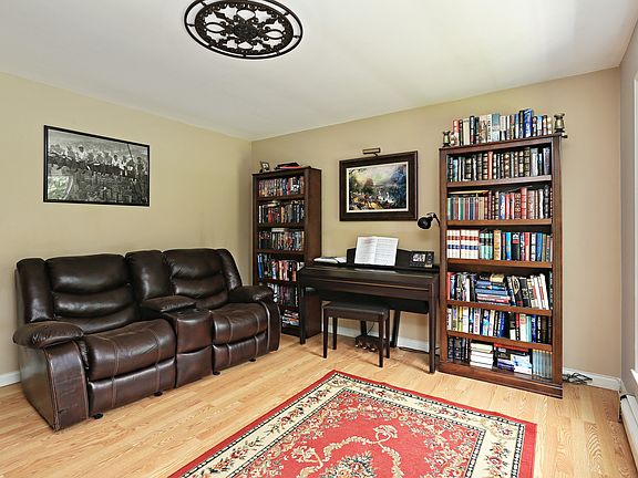2nd image of 7 Jodi Beth Dr