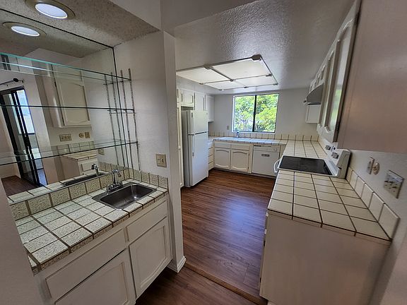 Kitchen + Wet Bar