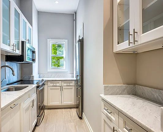 4th image of 963 Lexington Ave APT 2R