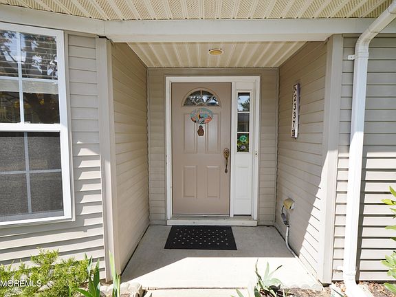 3rd image of 2337 E Ashfield Court
