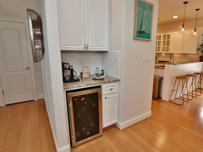 613 Lake Dr — Photo 12