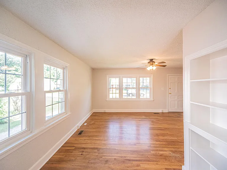 2522 Clay St — Photo 8