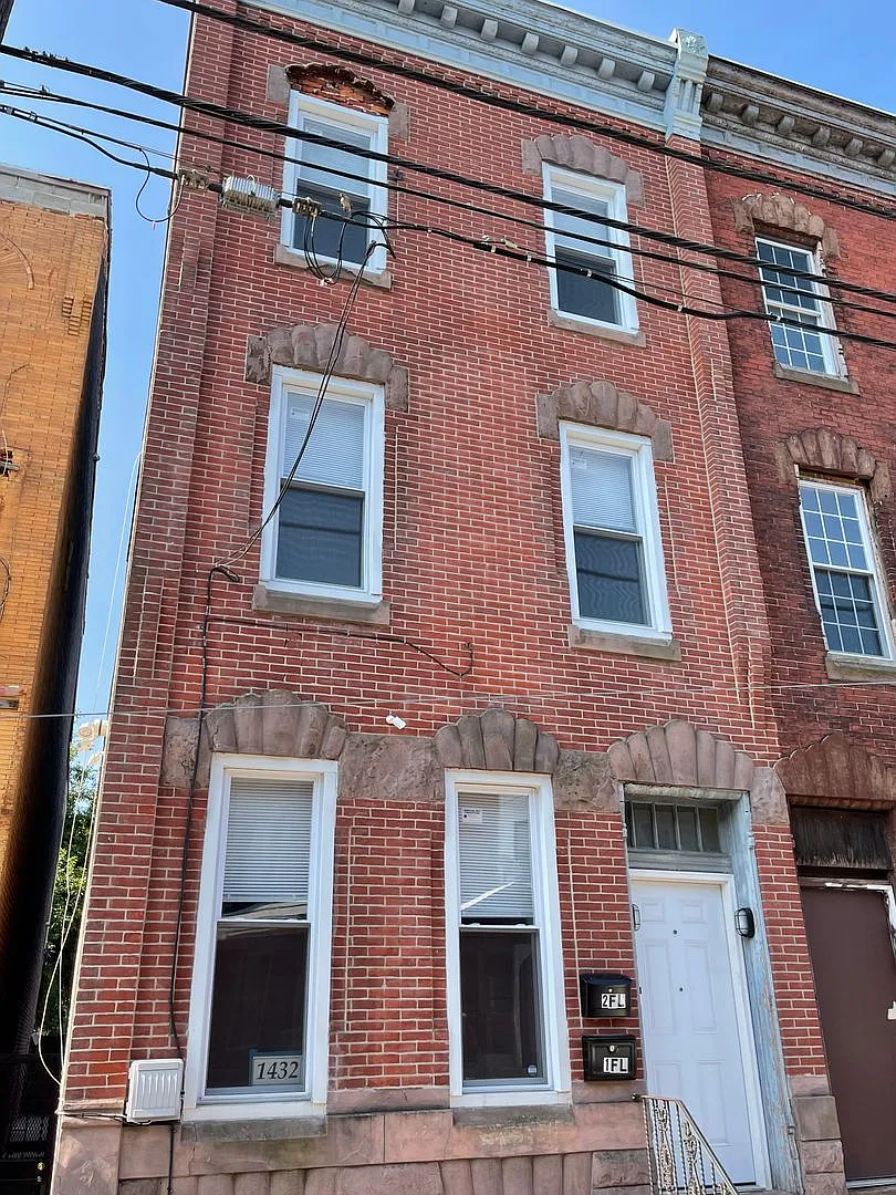 Building Photo - Venango St W 1432