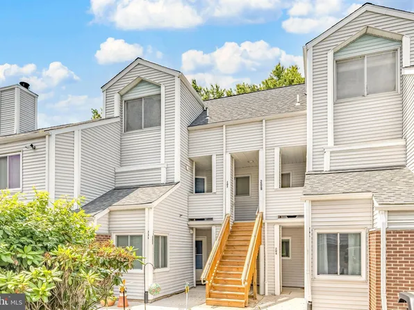 207 Michelle Ct, Newark, DE 19711