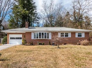 925 Judsen Ln, Hendersonville, NC 28739