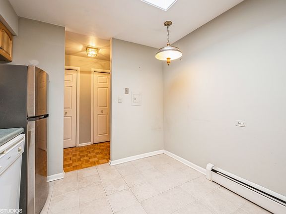 5th image of 2336 N Commonwealth Ave APT 406
