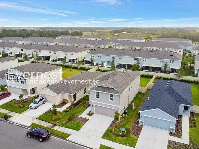 5 bed, 3.5 bath, 2574 sqft, $2,695 — Photo 2