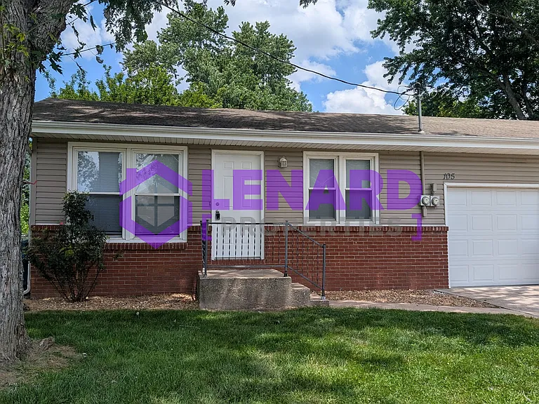 103 W McConnell St — Photo 2