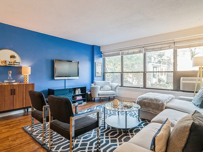 2930 N Sheridan Rd #202 — Photo 4