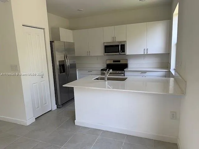 3 bed, 1334 sqft, $2,600 — Photo 2