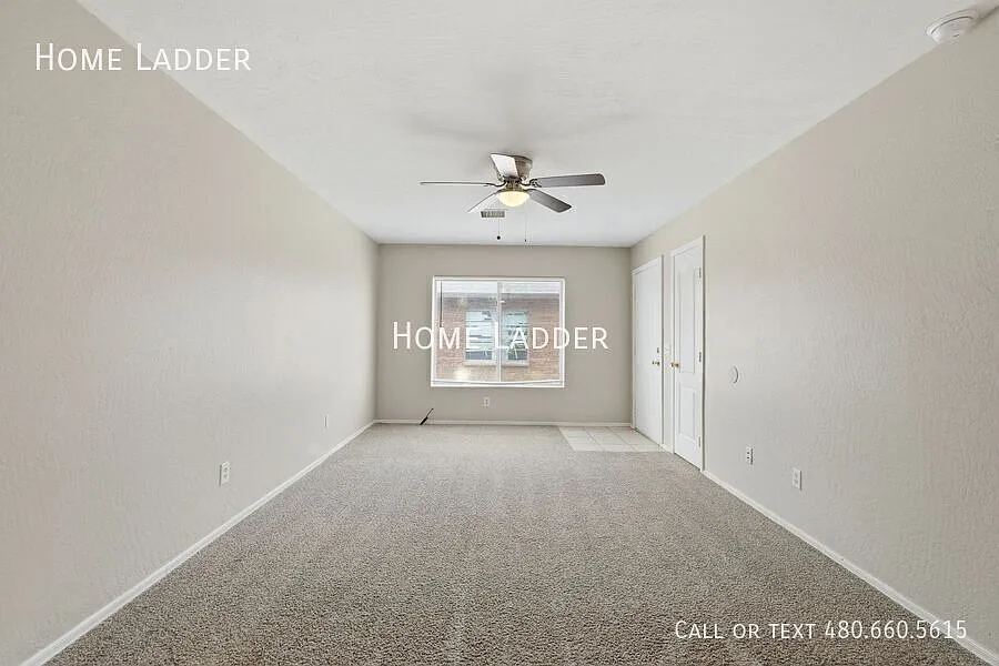Bright two-bedroom, one-bath apartment — Photo 4