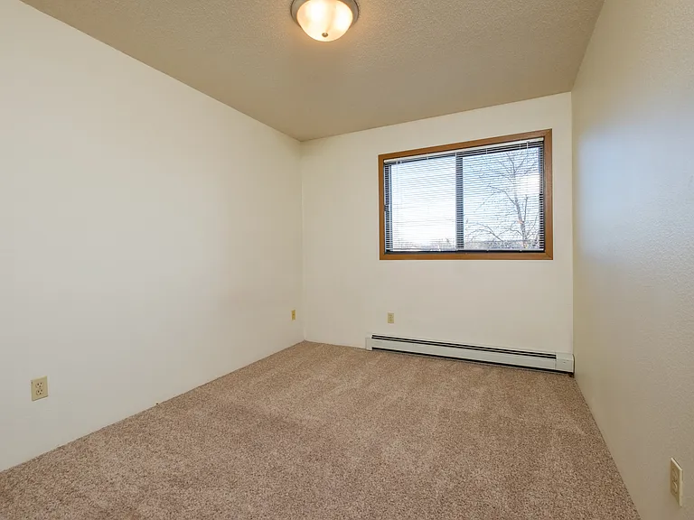Fargo, ND South Pointe Apartments | Bedroom