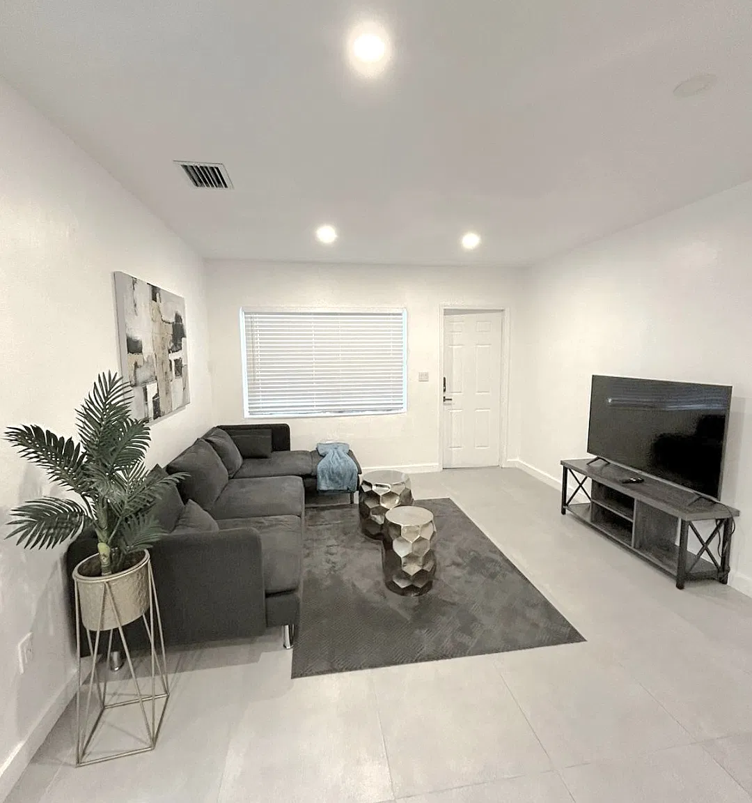 2 bed, 1050 sqft, $2,800 — Photo 3