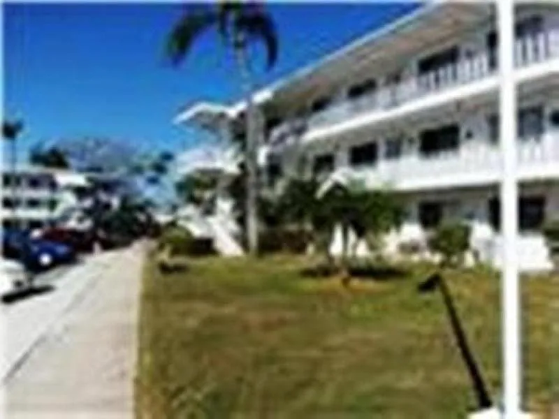 2 bed, 874 sqft, $1,595 — Photo 2