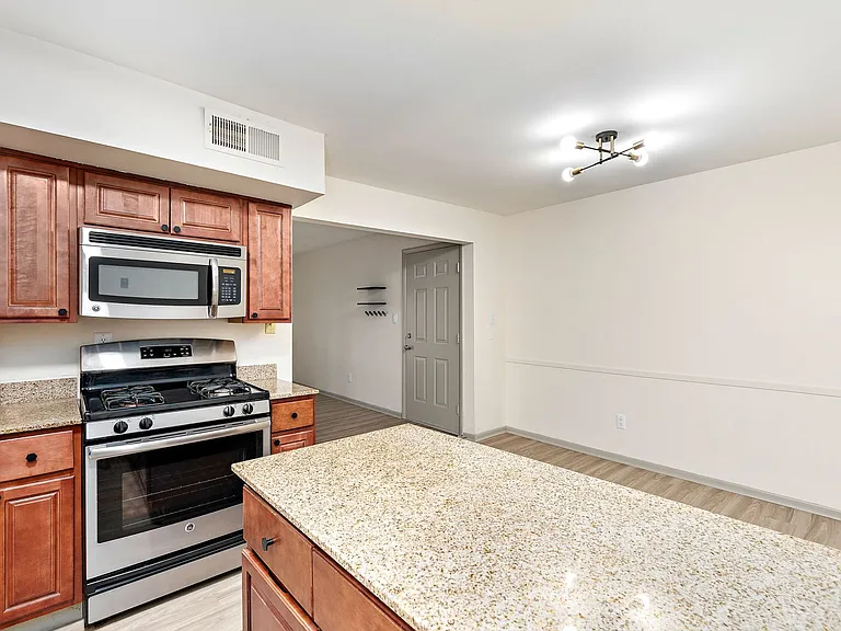 Oval Spring Apartments — Photo 19