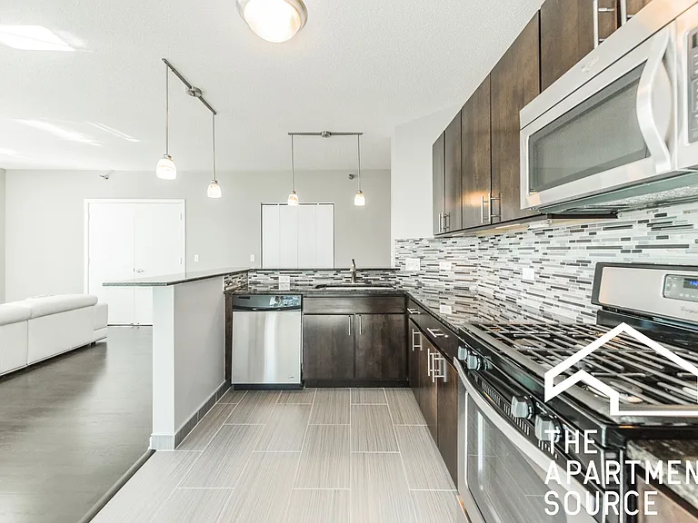 345 E Ohio St #3BR3BA — Photo 6