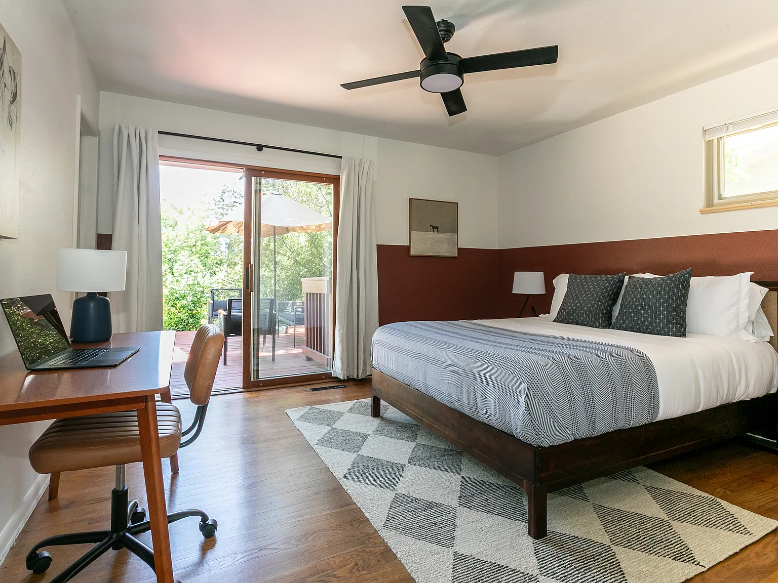 6 bed, 2352 sqft, $6,870 — Photo 4