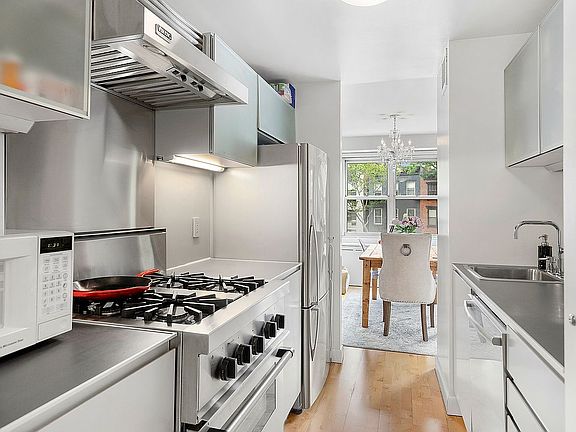 4th image of 18 Charlton St Unit 4G
