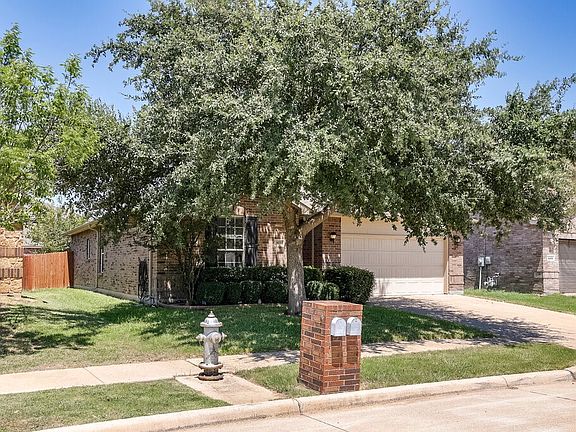 2nd image of 807 Bastrop Dr