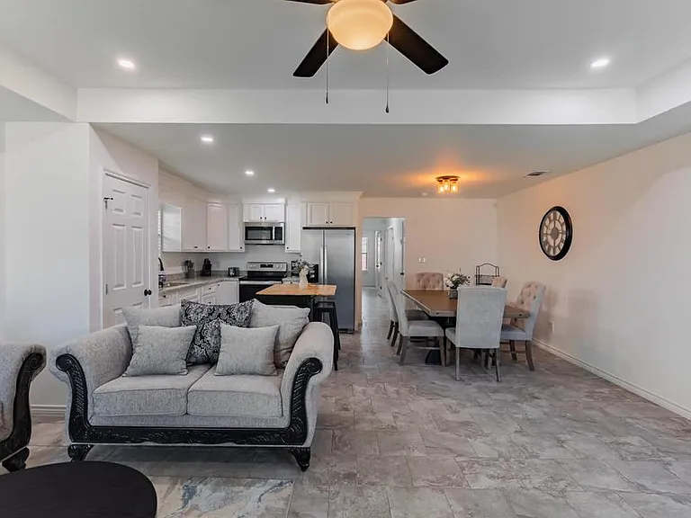 1454 E Garrison St — Photo 3
