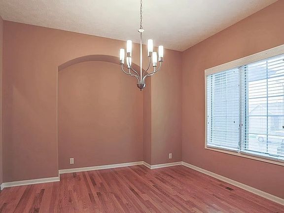 5th image of 17221 Windsor Dr